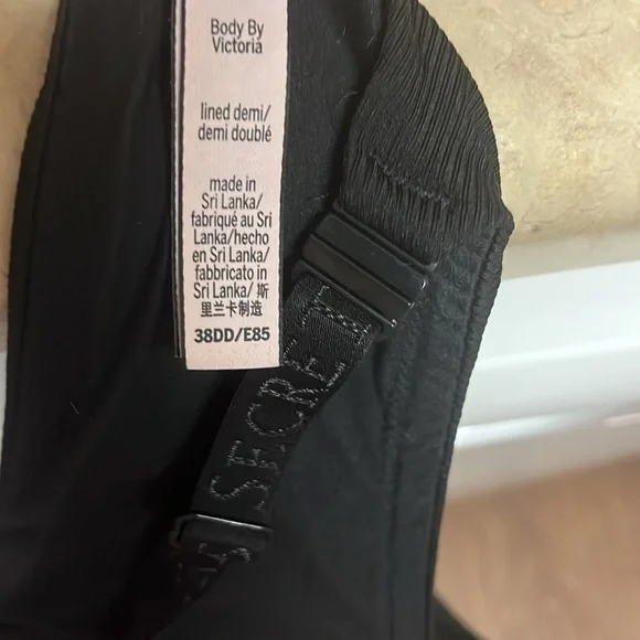 VICTORIA SECRET 38DD 🌺 BODY BY VICTORIA Black lined Demi bra Beautiful & Comfy - Picture 6 of 11